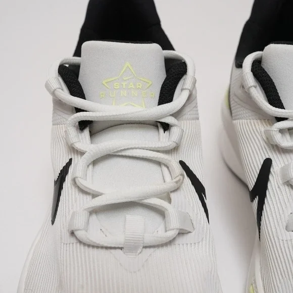 Nike  Running Shoes Boys Size 7 Youth EUR 40 Star Runner 4 White DX7615-102 - Picture 6 of 13